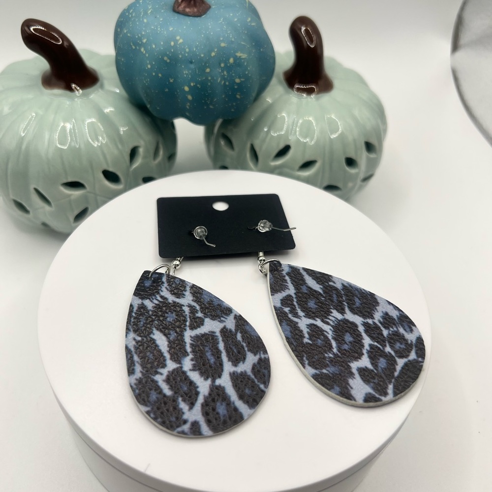 Blue Leopard Print Faux Leather Earrings NEW - Picture 3 of 4